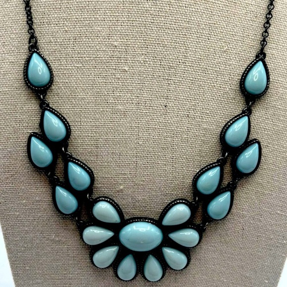 Vintage-Inspired Statement Necklace With Blue Teardrop Stones    M76 - Picture 1 of 7